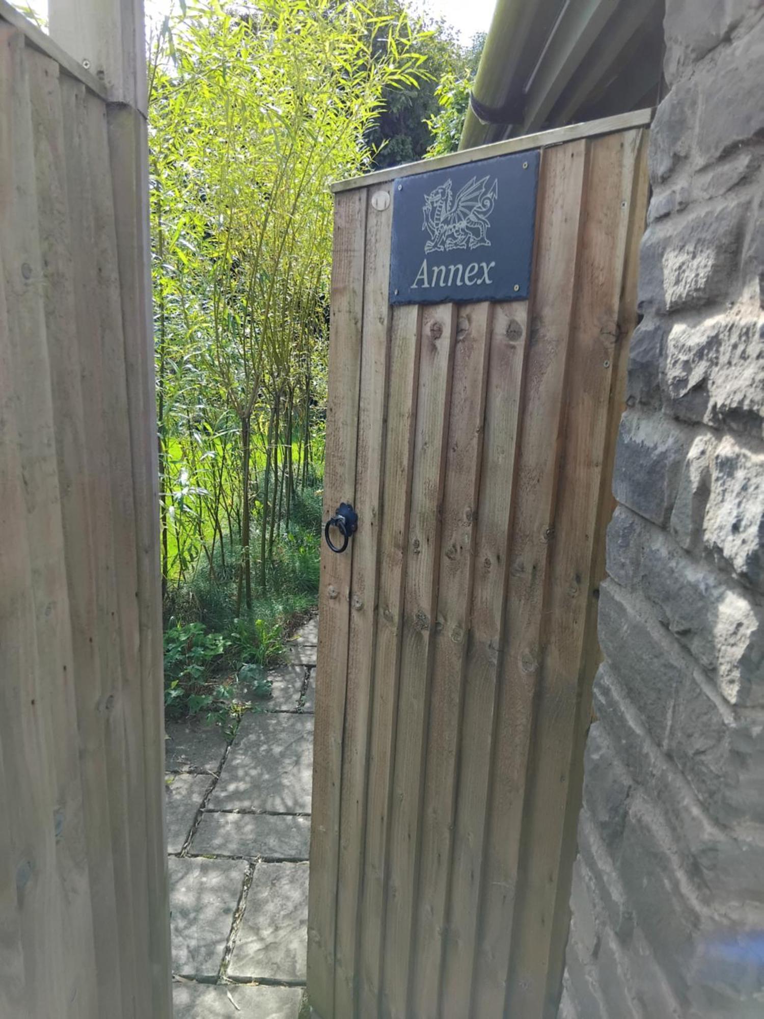 Post Office Row Apartment And Garden Crickhowell Zewnętrze zdjęcie